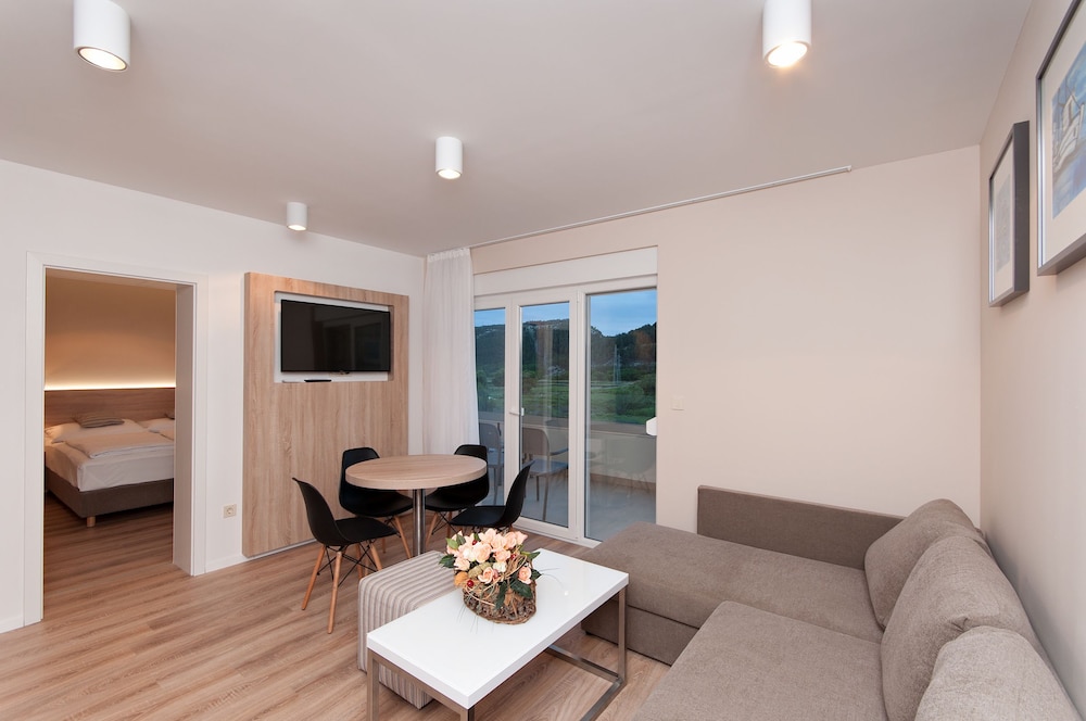 Apartment (Split Level) photo 1