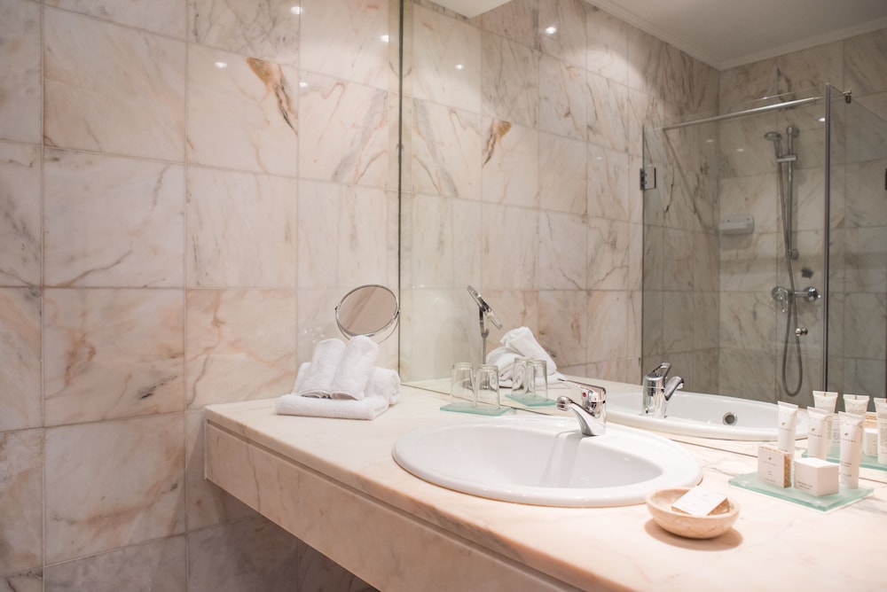 Classic Double or Twin Room - Photo 7