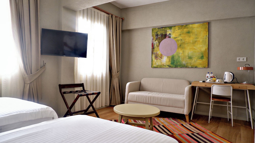 Deluxe Twin Room, Multiple Beds - Photo 7