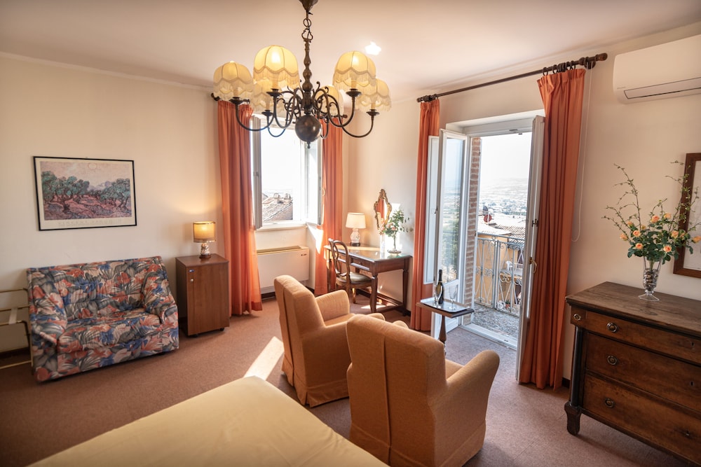 Superior Double or Twin Room photo 3