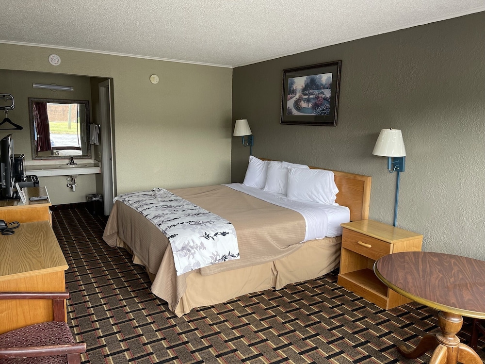 Room, 1 King Bed, Non Smoking - Photo 1
