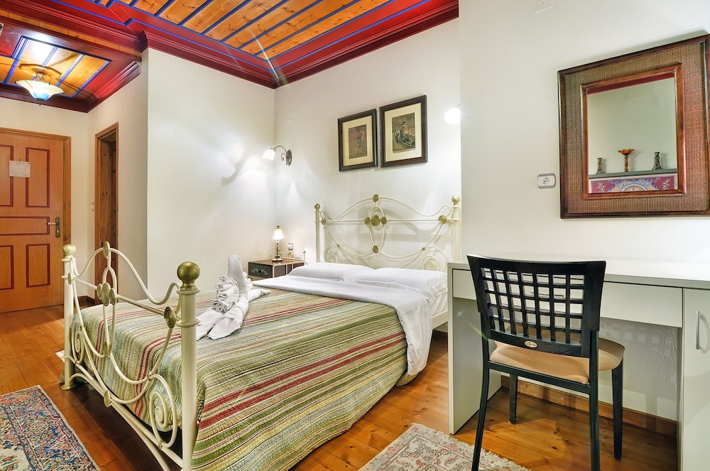 Deluxe Double Room, Fireplace photo 3