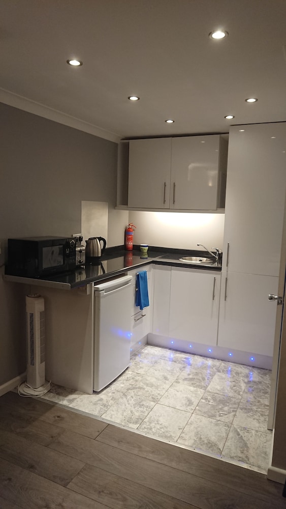Basic Studio, Ensuite - Photo 4