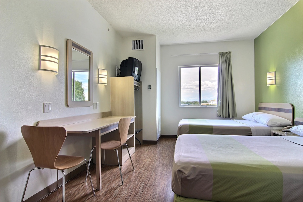 Deluxe Room, 2 Double Beds, Non Smoking, Refrigerator & Microwave photo 3