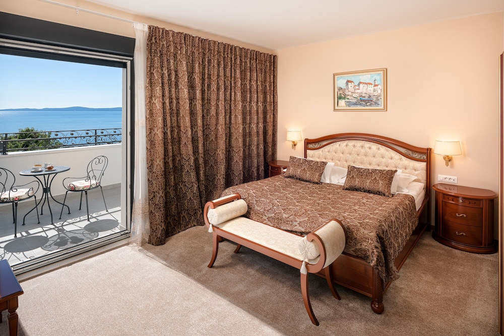 Deluxe Room, Balcony