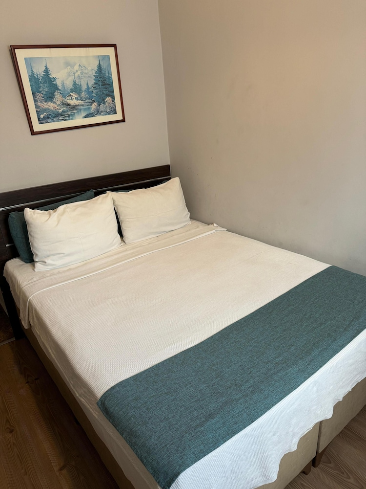 Economy Room, 1 Large Twin Bed, City View