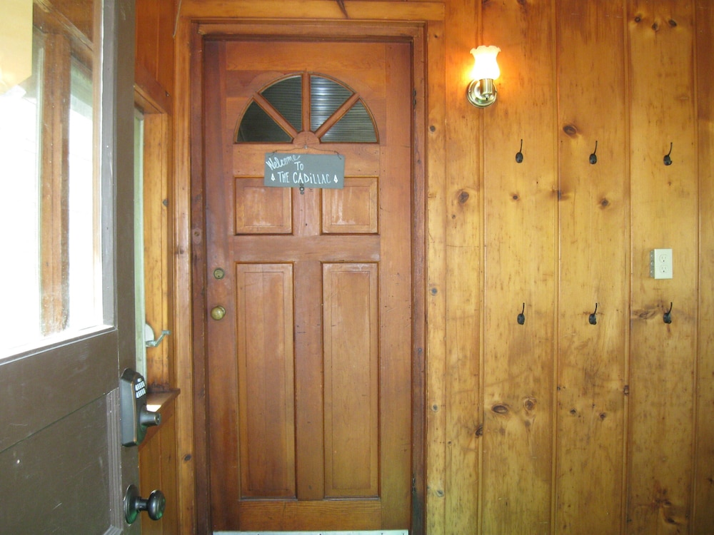 Cabin #11 The Cadillac photo 3