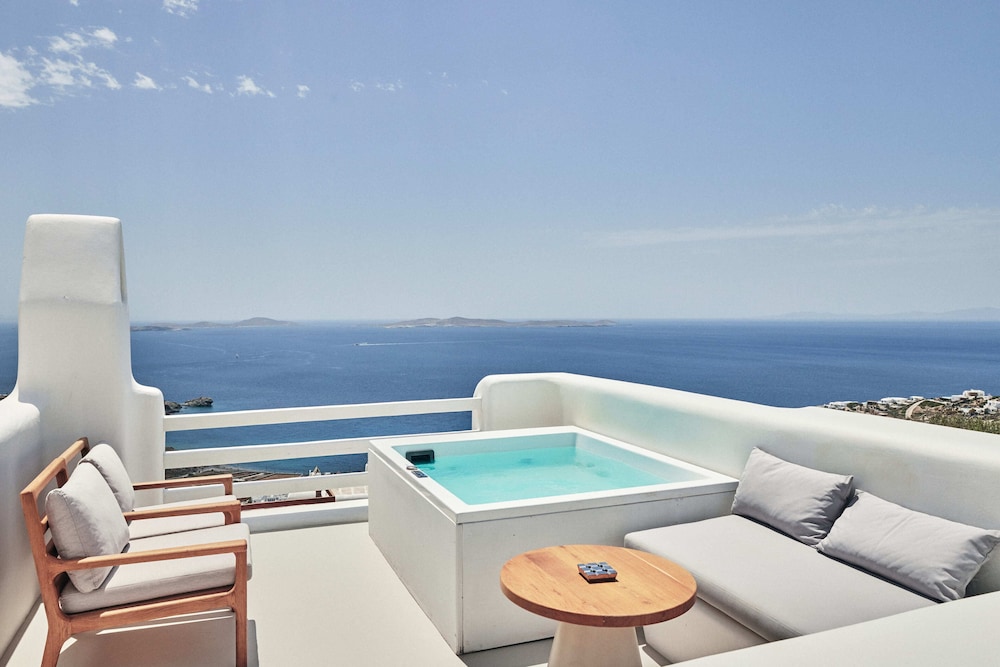 Deluxe Sea View Jacuzzi - Photo 14