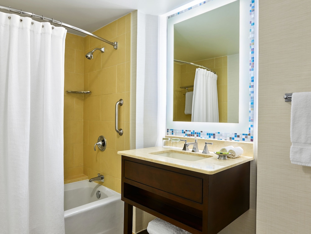 Room, 2 Double Beds, City View - Photo 6
