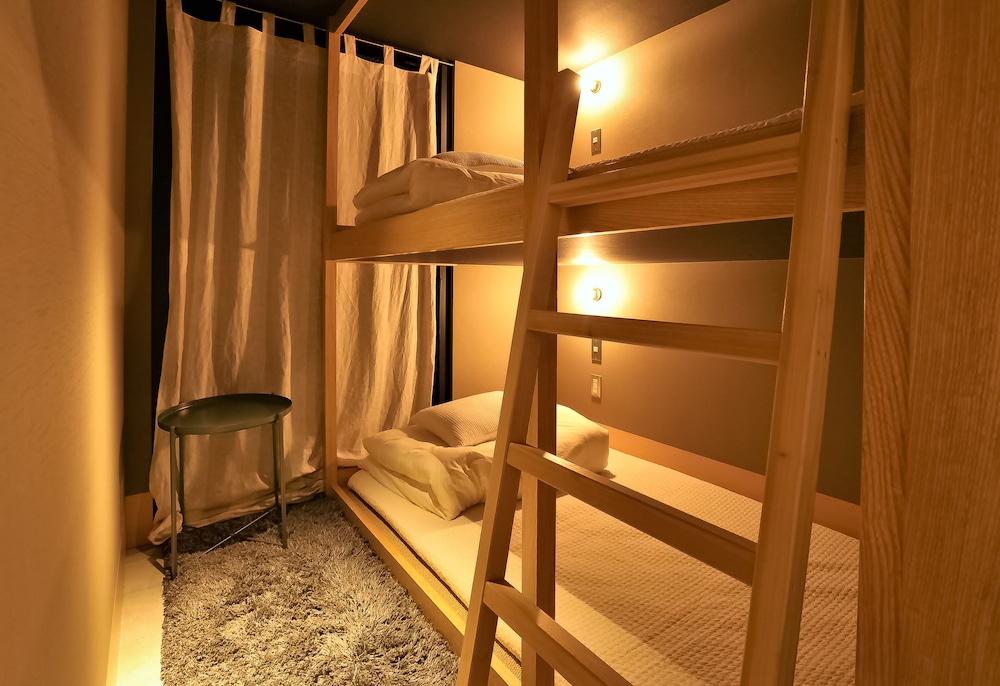 Entire floor with 8-bed photo 3