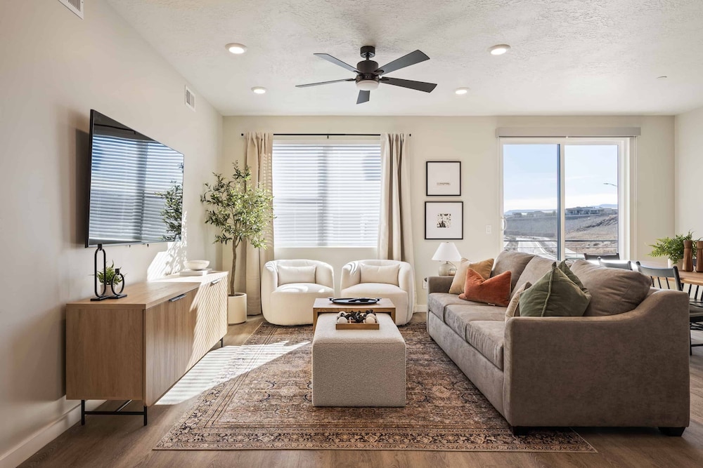 Condo, 2 Bedrooms