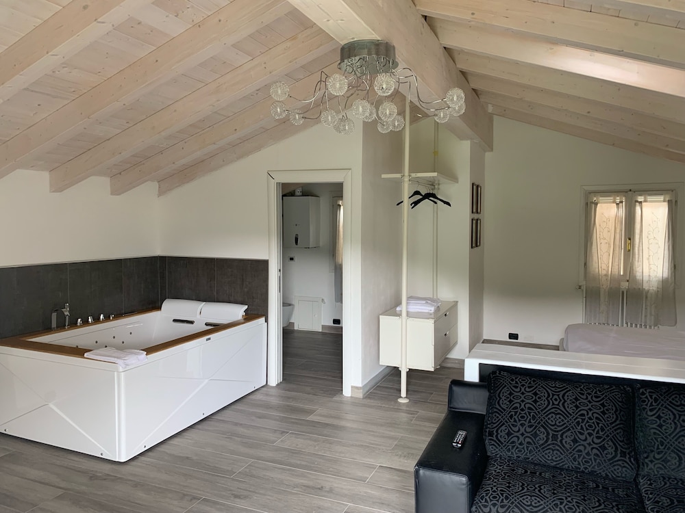Deluxe Studio Suite