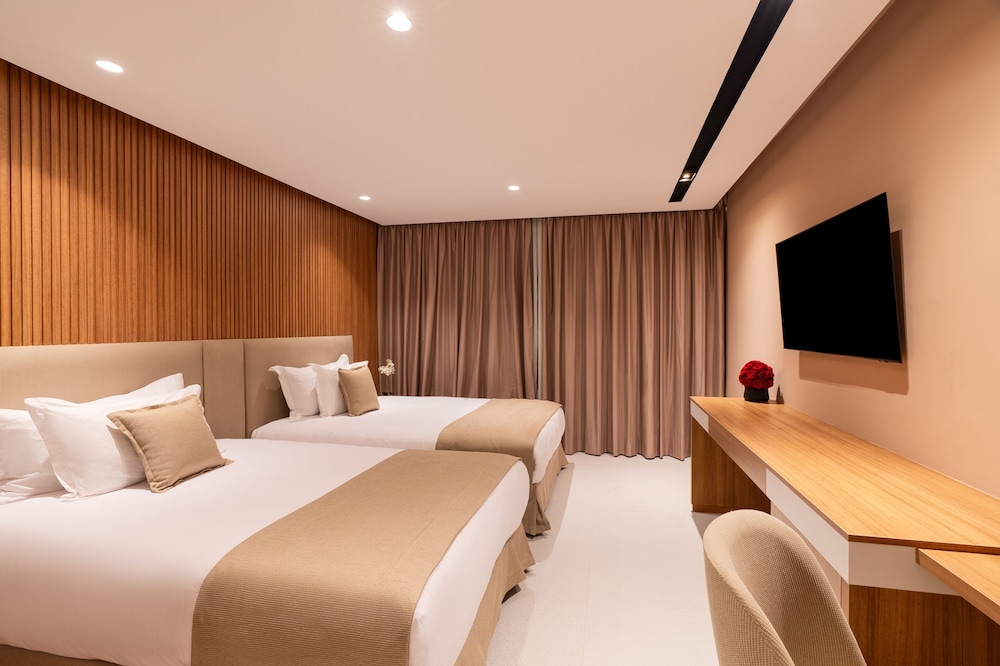 Premium Room (2 Queen Beds, Atlas Mountain View) photo 1
