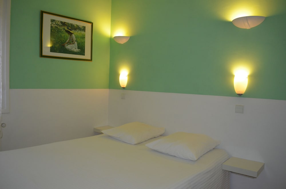 Standard Double Room, 1 Double Bed, Private Bathroom - Photo 5