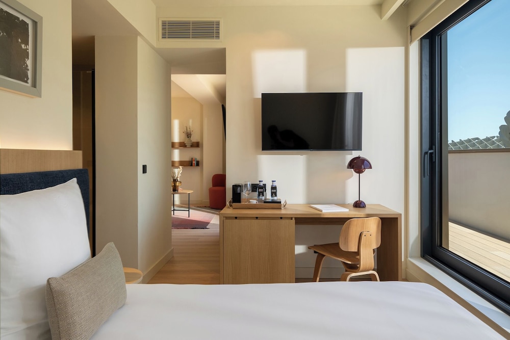 Suite thumbnail 6