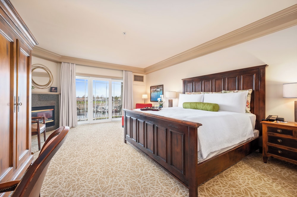 Room, 1 King Bed, Bay View photo 3