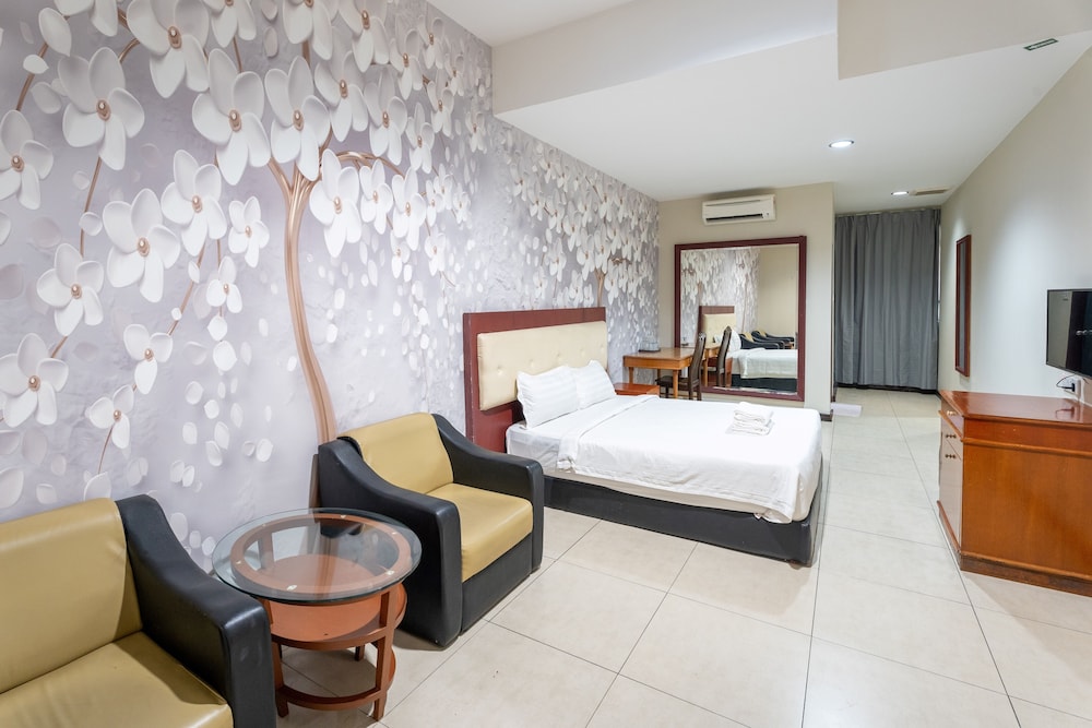 Deluxe Room, 1 Queen Bed - Photo 1