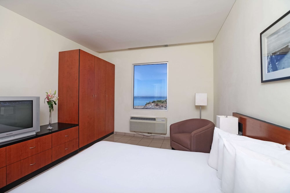 Standard Suite - Photo 1