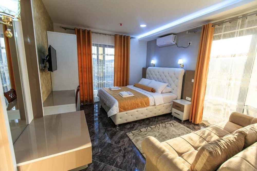 Deluxe Suite