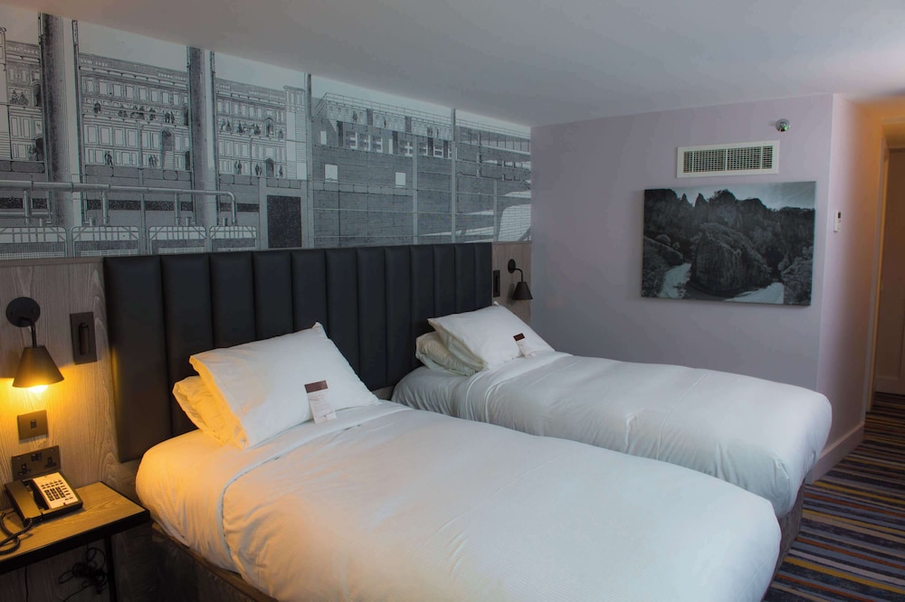 Twin Room - Photo 10