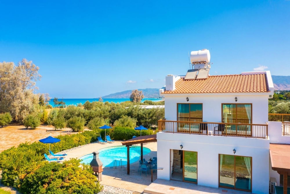 Villa photo 3
