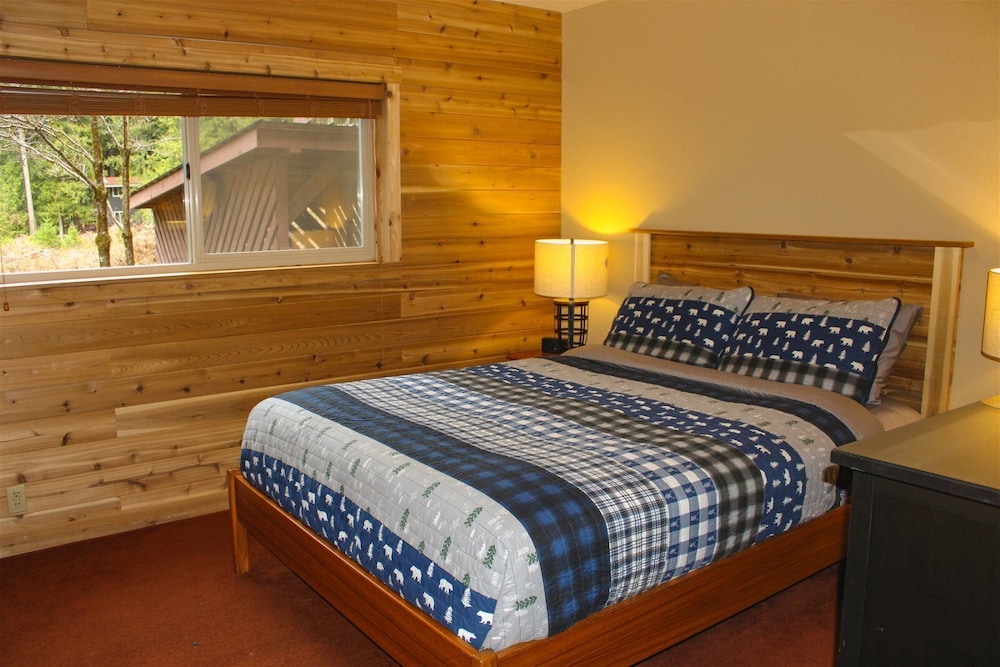 Cabin (Cedar Grove Lodge)