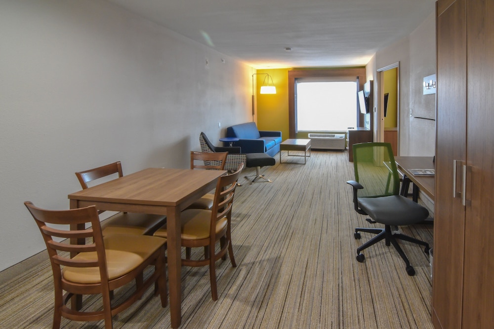 Suite, 1 King Bed with Sofa bed, Accessible (Communications) - Photo 8