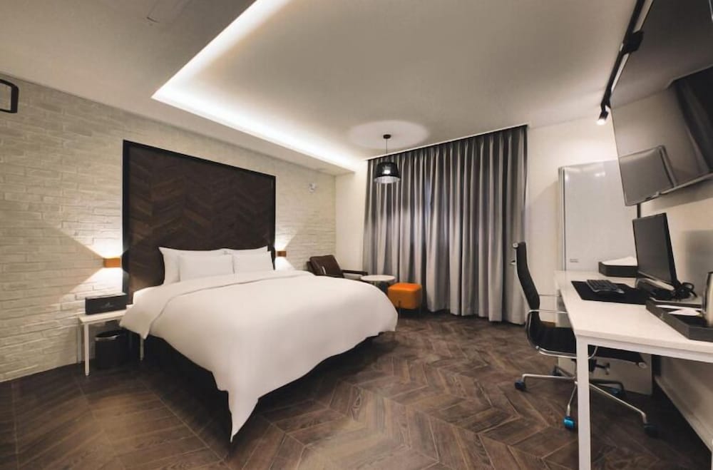 Deluxe Room - Photo 2