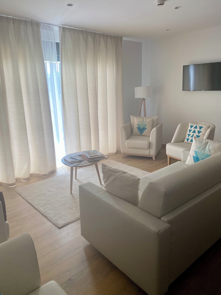 Luxury Apartment, Balcony, Garden View photo 3