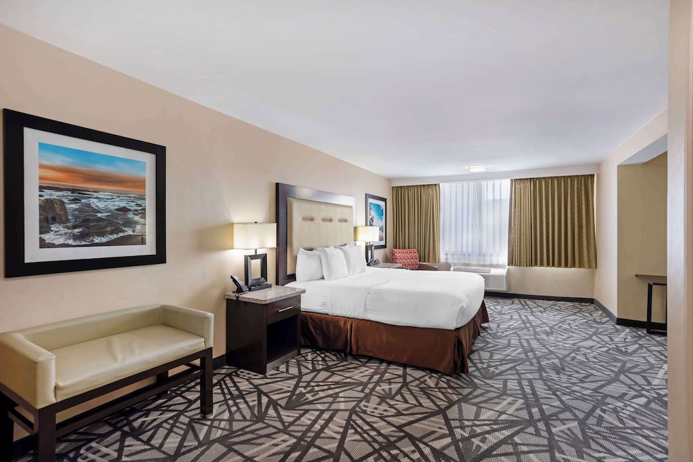 Suite, 1 King Bed, Non Smoking, Jetted Tub - Photo 1