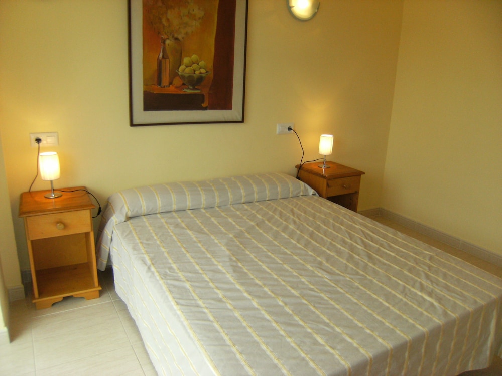 Apartamento Familiar, 2 Dormitorios, Acceso a la Piscina, Sin Vista