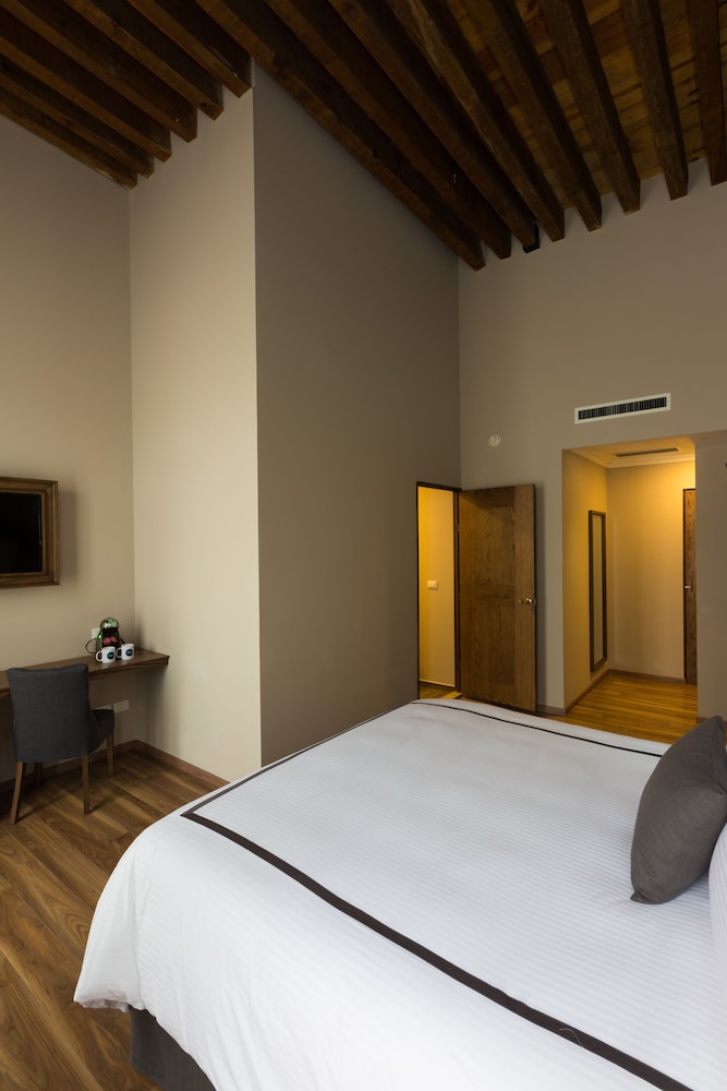 Executive Room, 1 King Bed, Balcony, City View