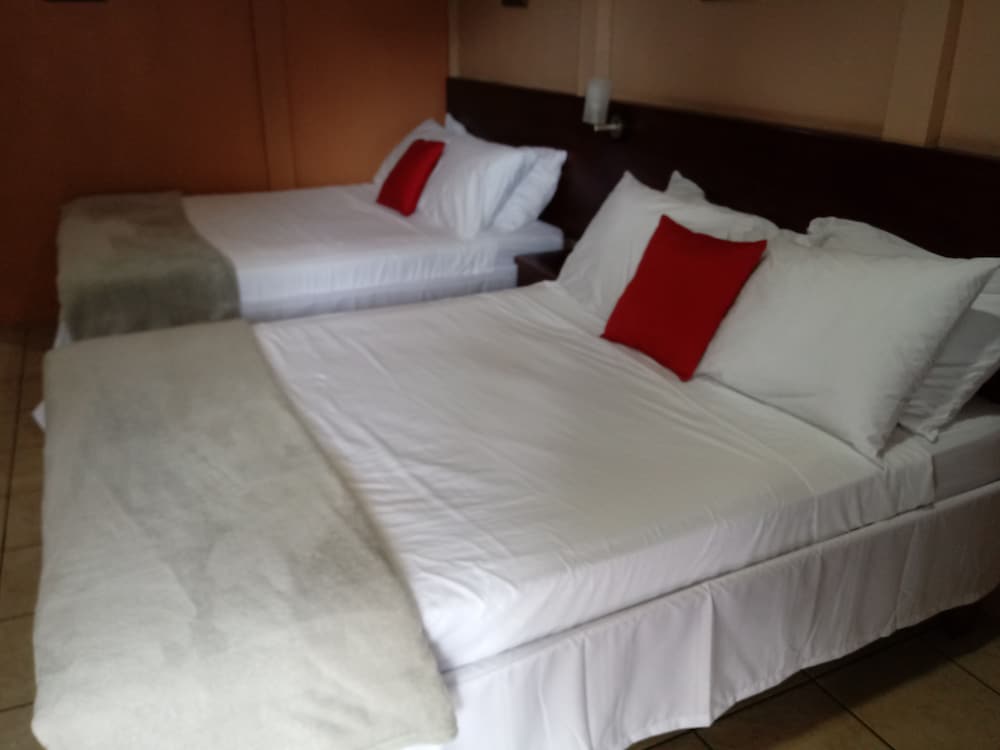 Standard Quadruple Room, 2 Double Beds photo 2