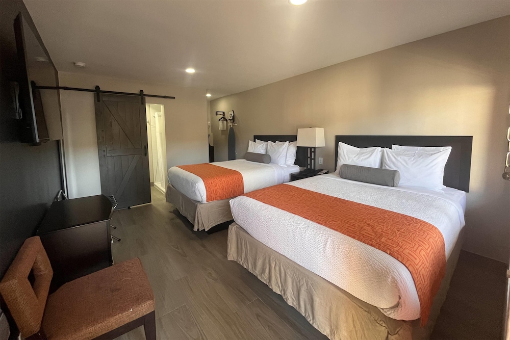 Room, 2 Queen Beds, Non Smoking, Kitchenette photo 3