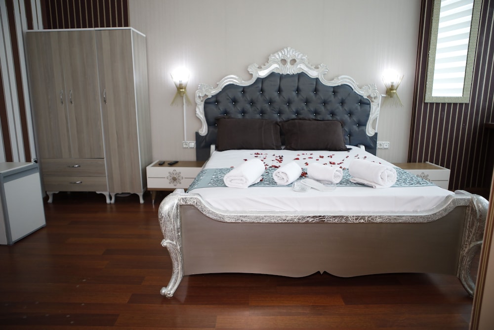 Deluxe Double Room - Photo 23