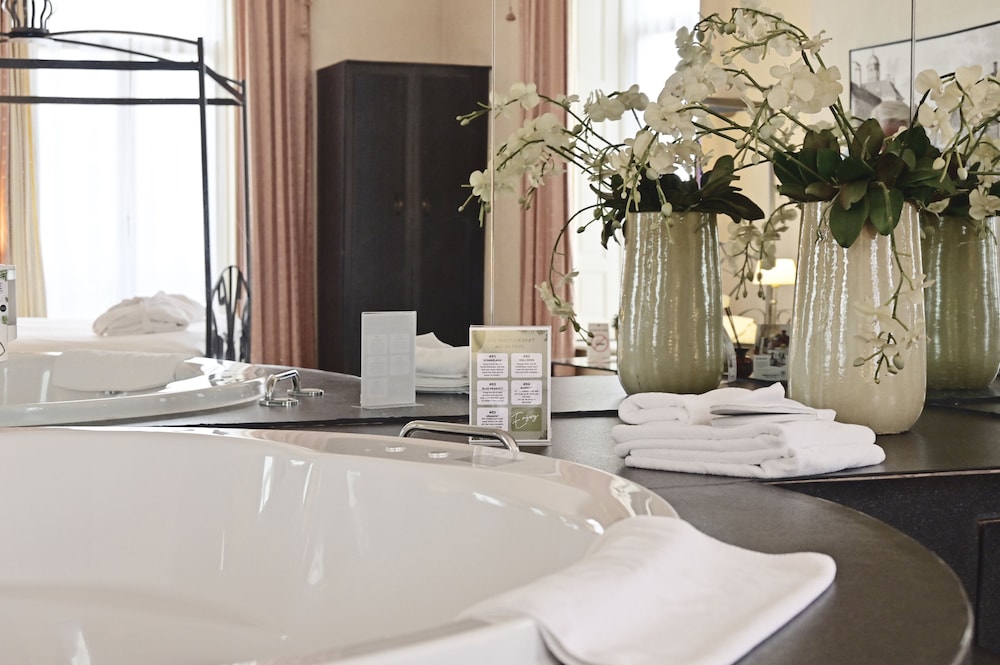 Luxe Suite - Photo 5