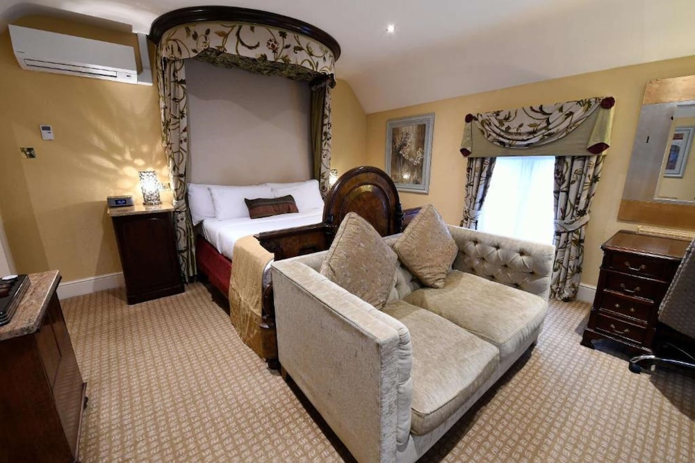 Suite, 1 King Bed photo 3