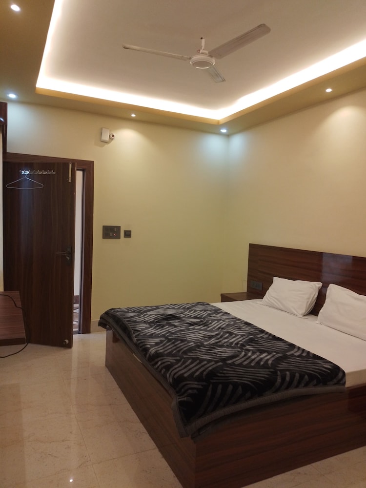 Basic Double Room photo 3