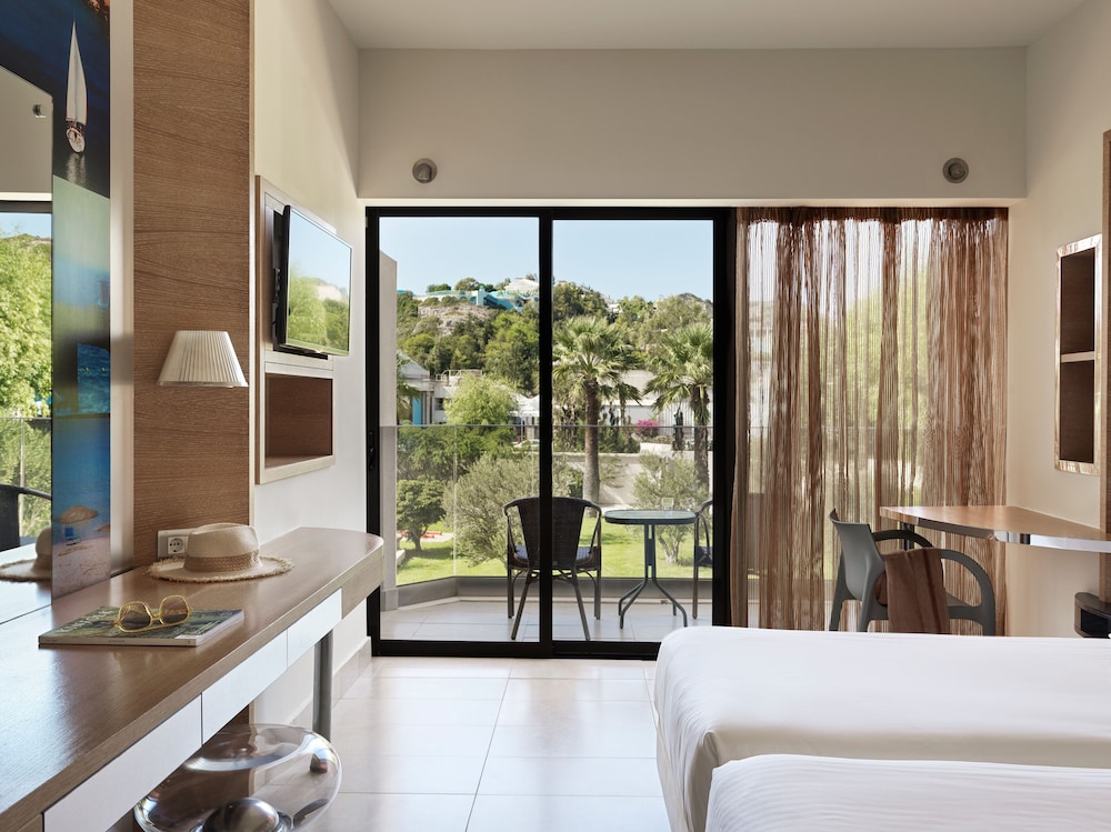 Standard Double Room (Land view) photo 1