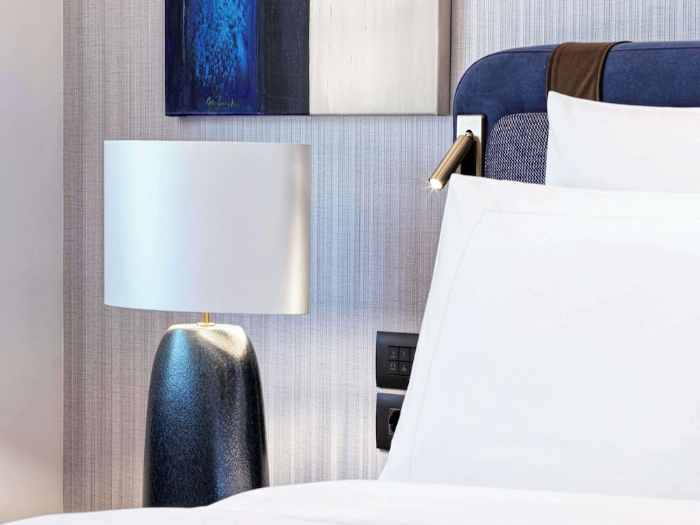 Deluxe Room, 1 King Bed - Photo 1