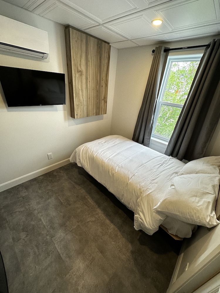 Chambre simple avec cuisine et salle de bain communes photo 3