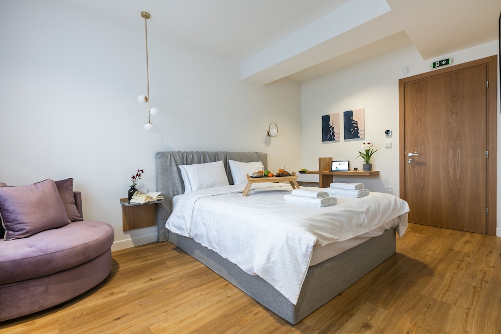Standard Double Room, Partial Sea View (703)