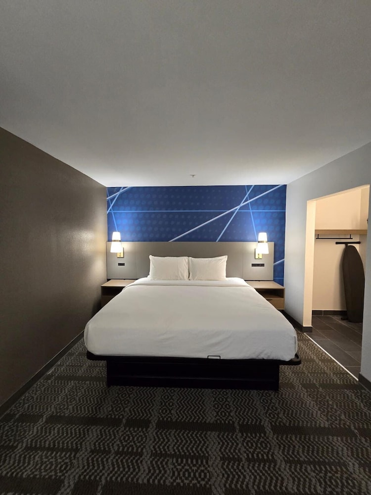 Room, 1 King Bed, Non Smoking - Photo 2