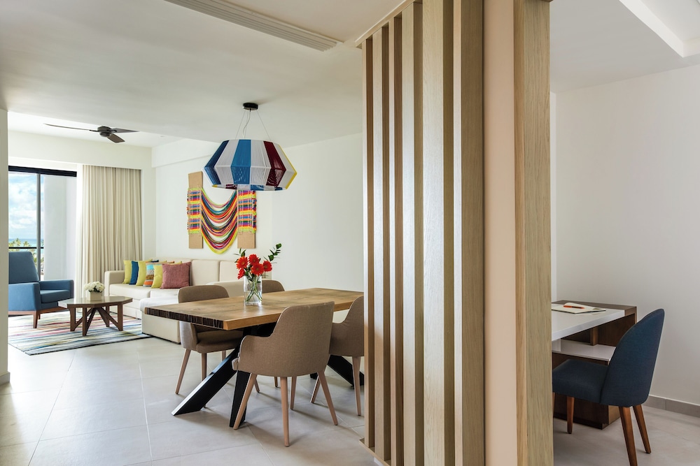 Club One Bedroom Master Suite