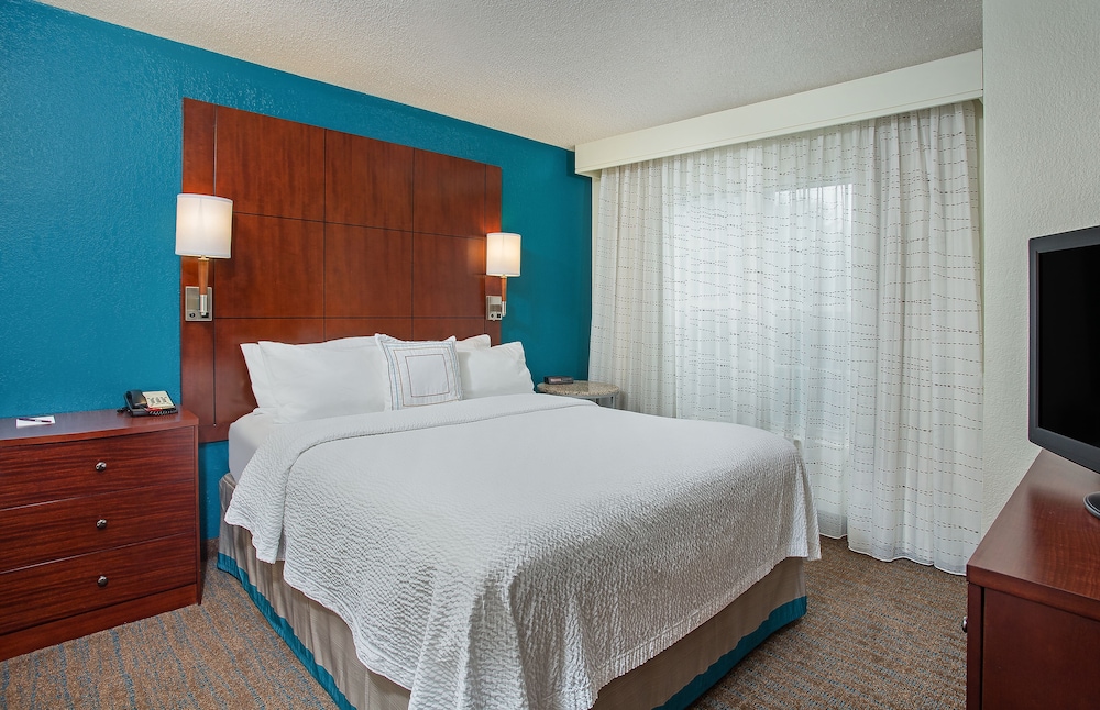 Studio, 1 Queen Bed with Sofa bed (Mobility Accessible, Tub) - Photo 2