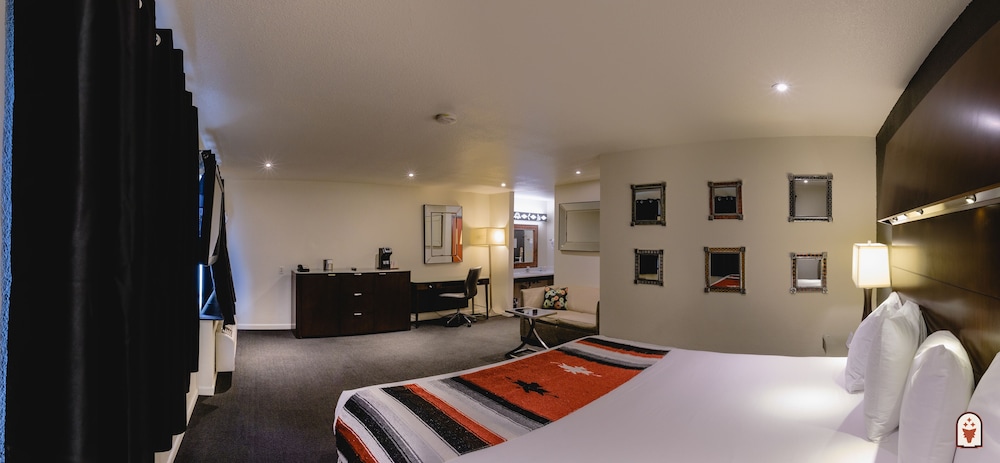 Suite, 1 King Bed (Coyote Suite) - Photo 1