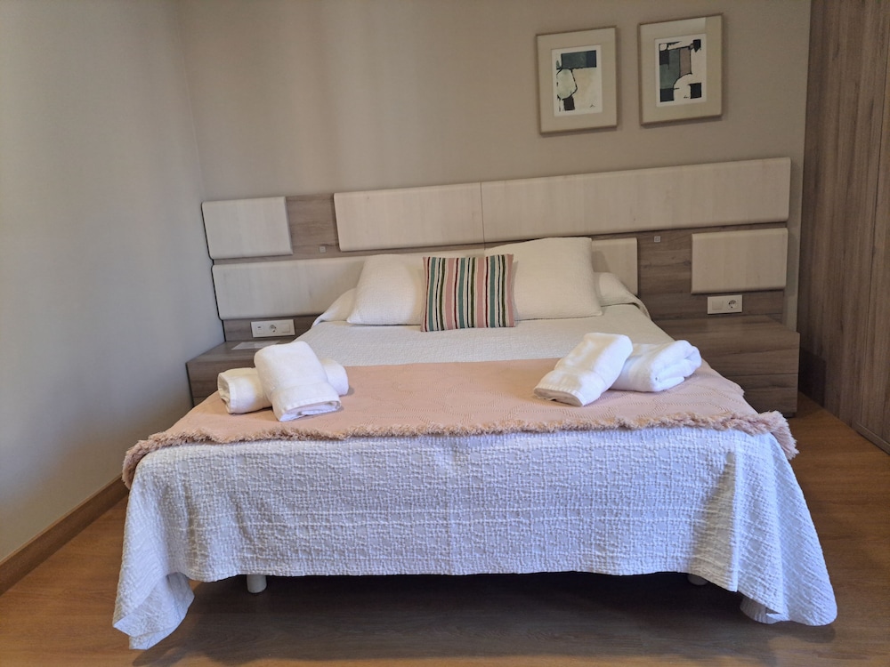 Standard Double Room, Private Bathroom - Photo 10