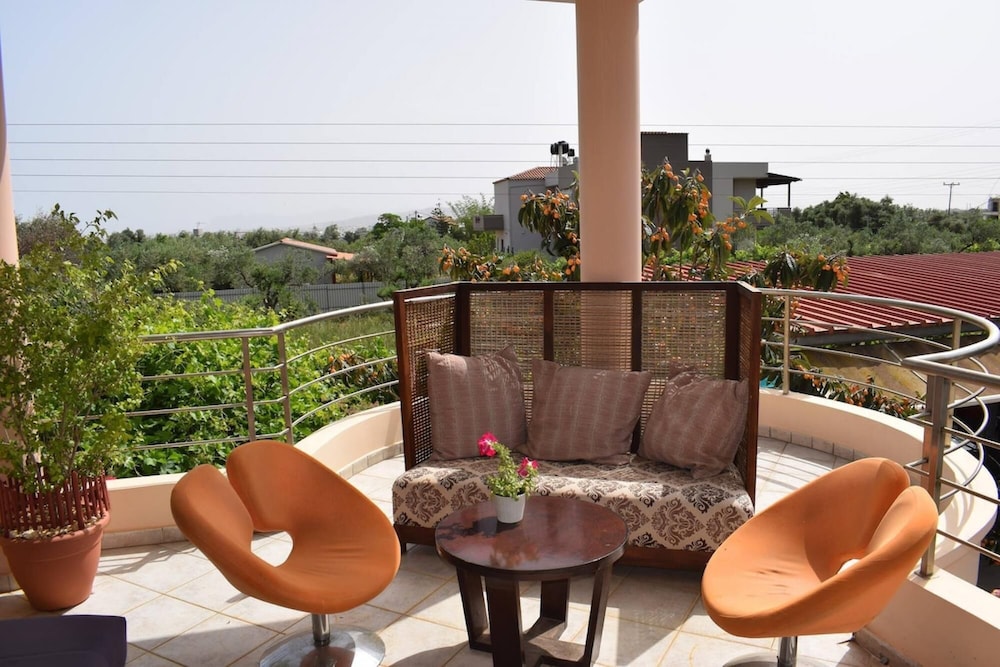 Villa photo 1