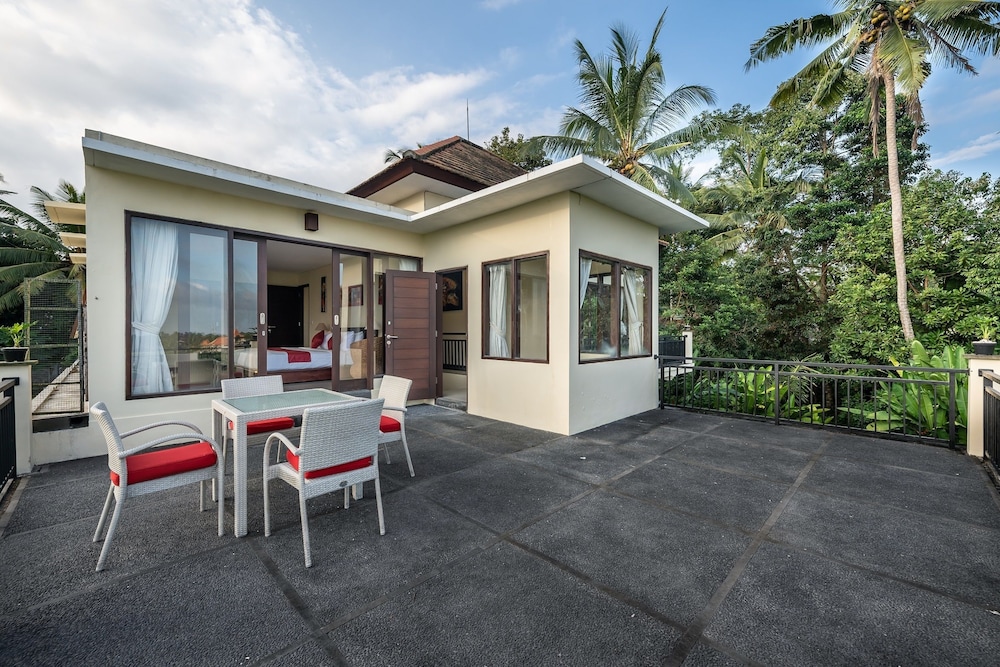 3 Bedrooms Villa with Pool View - Photo 7