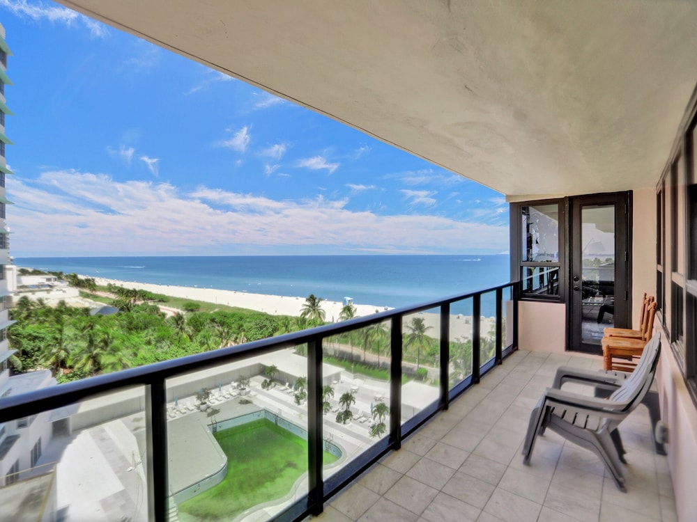 Beautiful Condo Ocean View 1004